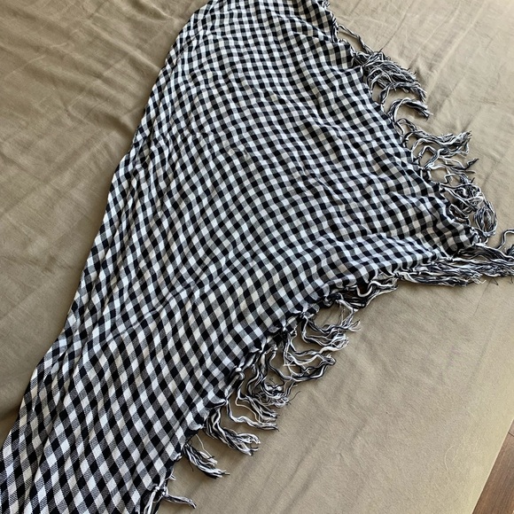Black and white plaid square scarf - Picture 2 of 2